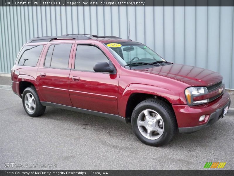 Majestic Red Metallic / Light Cashmere/Ebony 2005 Chevrolet TrailBlazer EXT LT