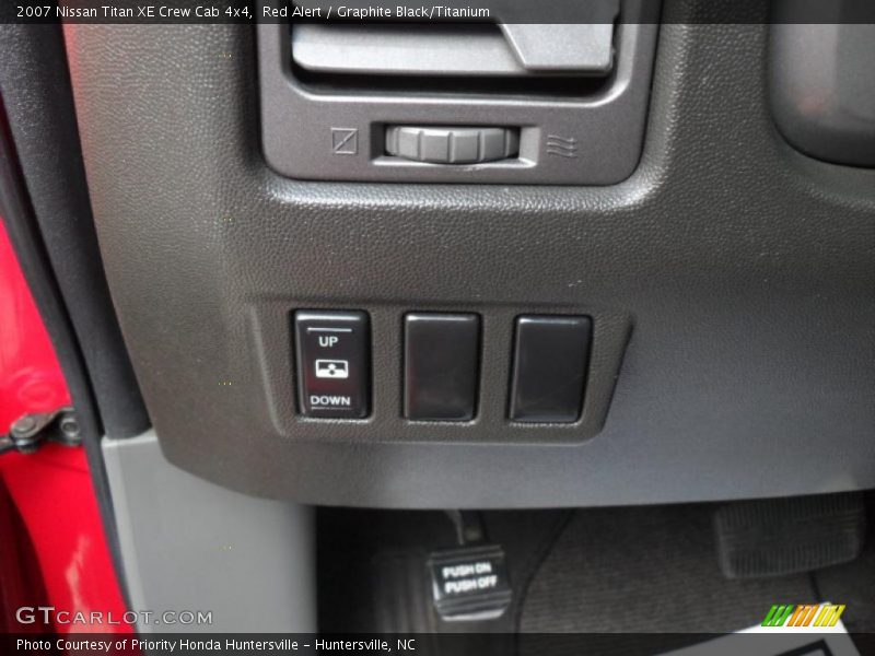Red Alert / Graphite Black/Titanium 2007 Nissan Titan XE Crew Cab 4x4