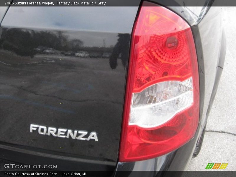 Fantasy Black Metallic / Grey 2006 Suzuki Forenza Wagon
