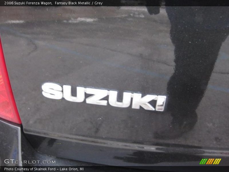 Fantasy Black Metallic / Grey 2006 Suzuki Forenza Wagon