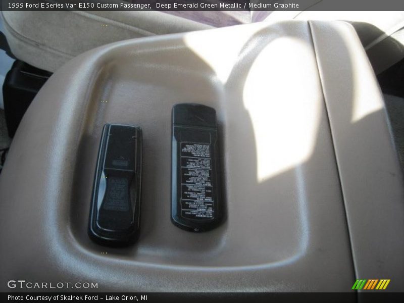 Deep Emerald Green Metallic / Medium Graphite 1999 Ford E Series Van E150 Custom Passenger