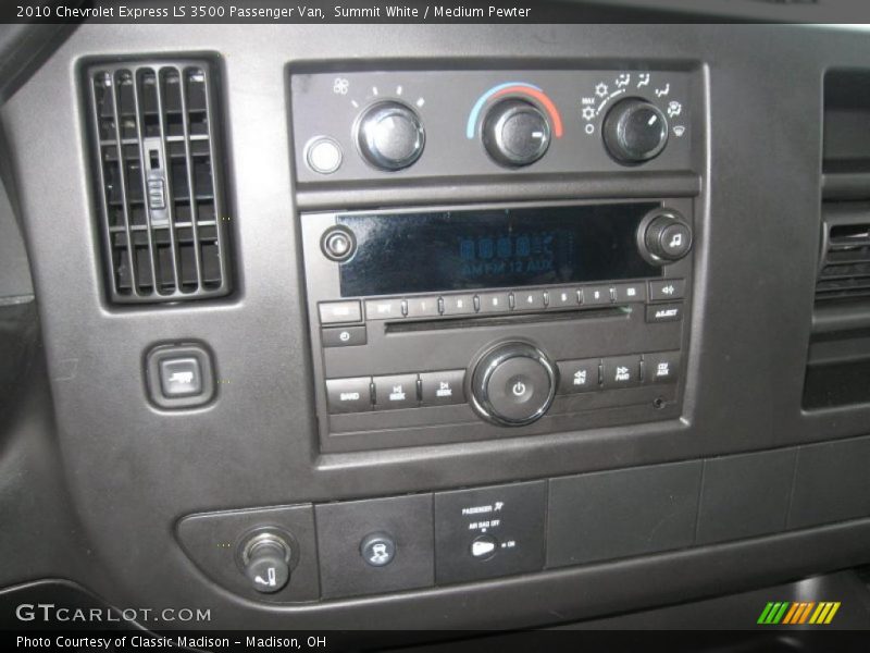 Summit White / Medium Pewter 2010 Chevrolet Express LS 3500 Passenger Van