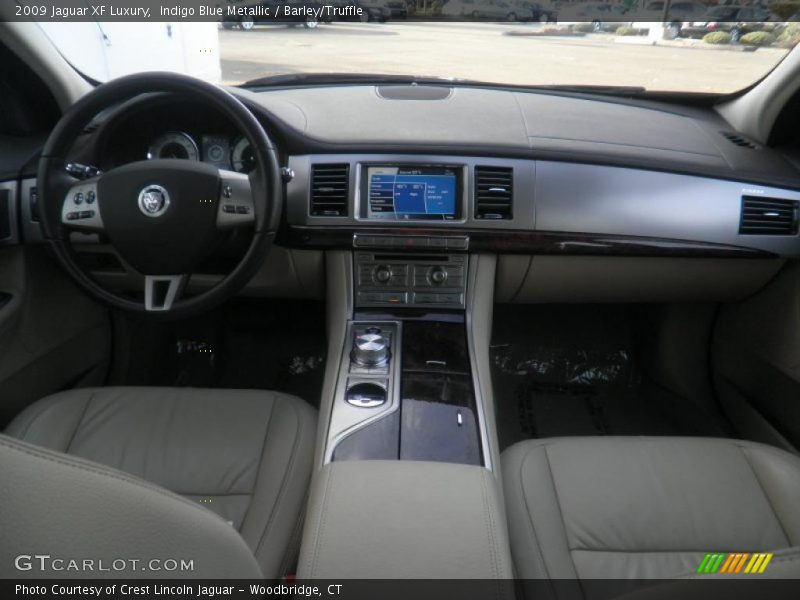 Dashboard of 2009 XF Luxury