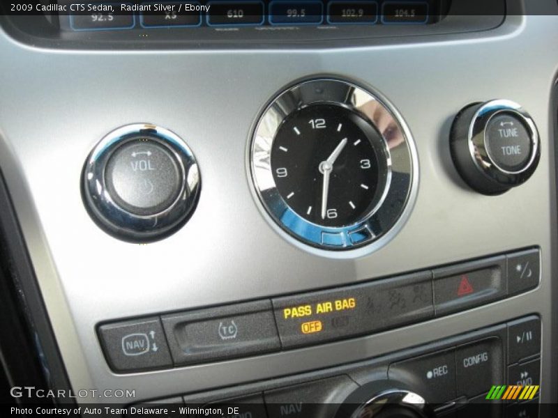 Controls of 2009 CTS Sedan