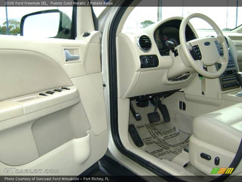 Pueblo Gold Metallic / Pebble Beige 2006 Ford Freestyle SEL