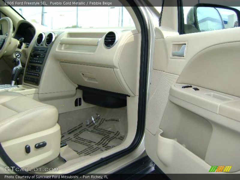 Pueblo Gold Metallic / Pebble Beige 2006 Ford Freestyle SEL