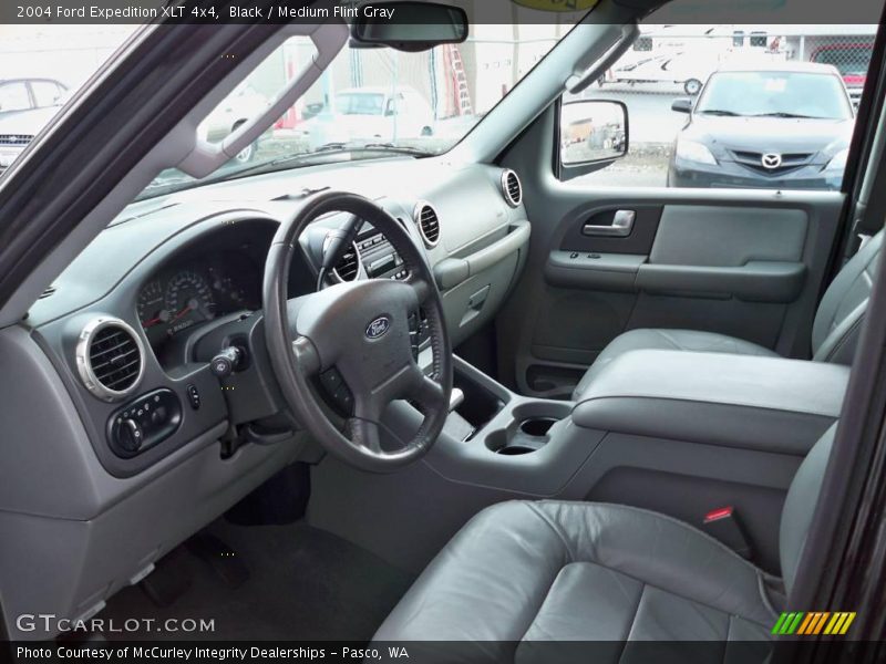 Black / Medium Flint Gray 2004 Ford Expedition XLT 4x4
