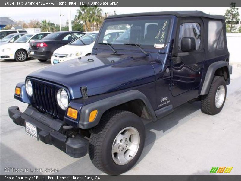 Front 3/4 View of 2004 Wrangler SE 4x4