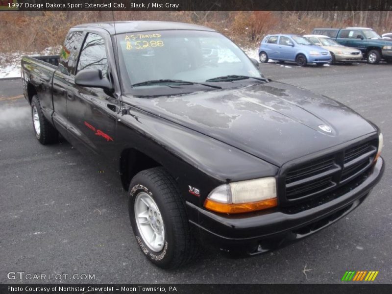 Front 3/4 View of 1997 Dakota Sport Extended Cab