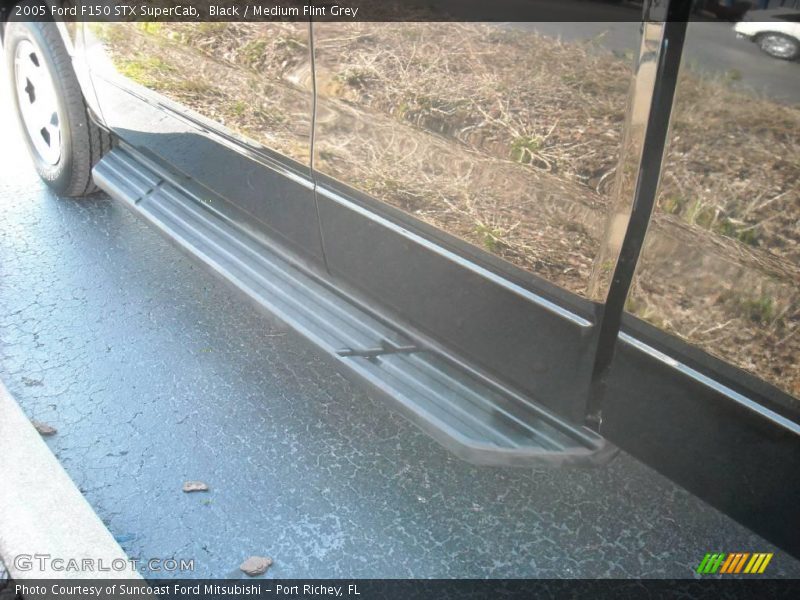 Black / Medium Flint Grey 2005 Ford F150 STX SuperCab