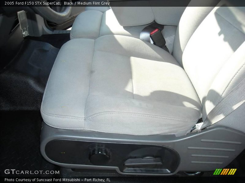 Black / Medium Flint Grey 2005 Ford F150 STX SuperCab