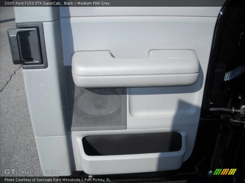 Black / Medium Flint Grey 2005 Ford F150 STX SuperCab