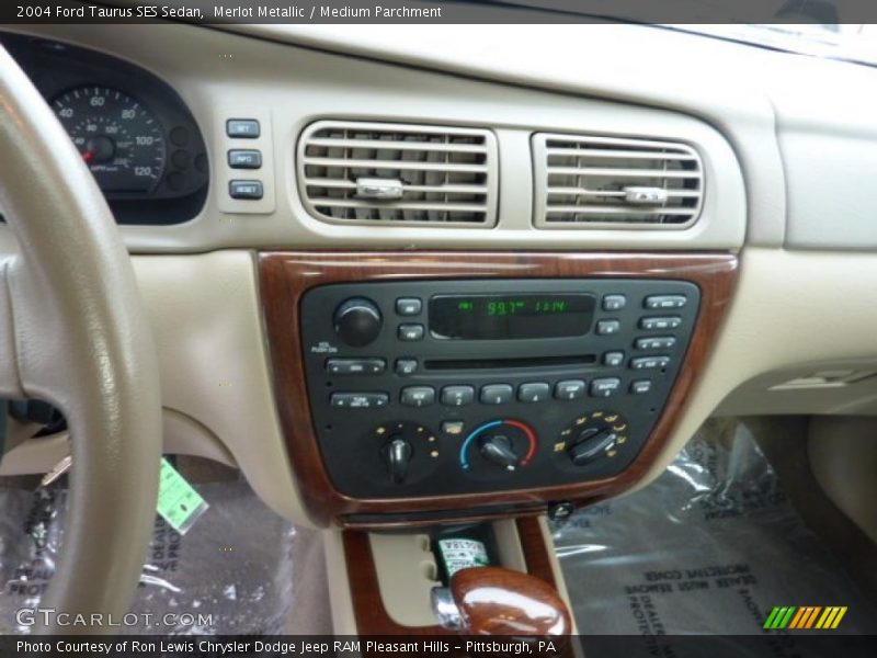 Merlot Metallic / Medium Parchment 2004 Ford Taurus SES Sedan