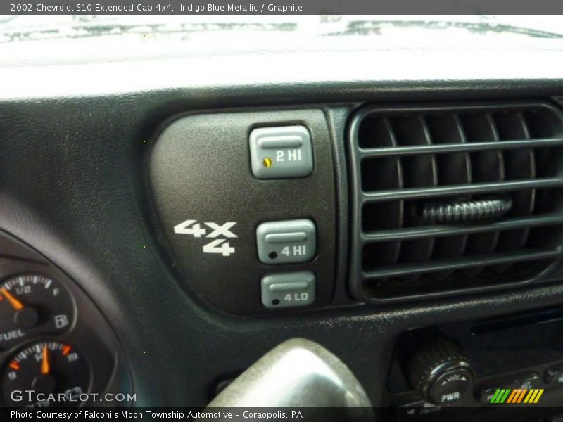 Controls of 2002 S10 Extended Cab 4x4