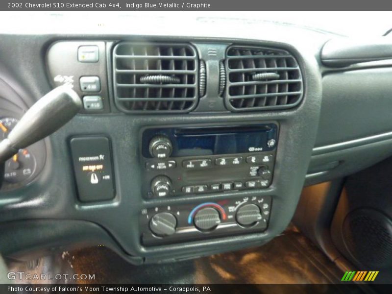 Indigo Blue Metallic / Graphite 2002 Chevrolet S10 Extended Cab 4x4