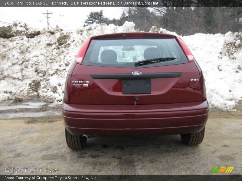 Dark Toreador Red Metallic / Dark Flint/Light Flint 2006 Ford Focus ZX5 SE Hatchback