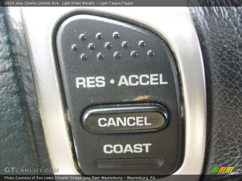 Light Khaki Metallic / Light Taupe/Taupe 2004 Jeep Liberty Limited 4x4