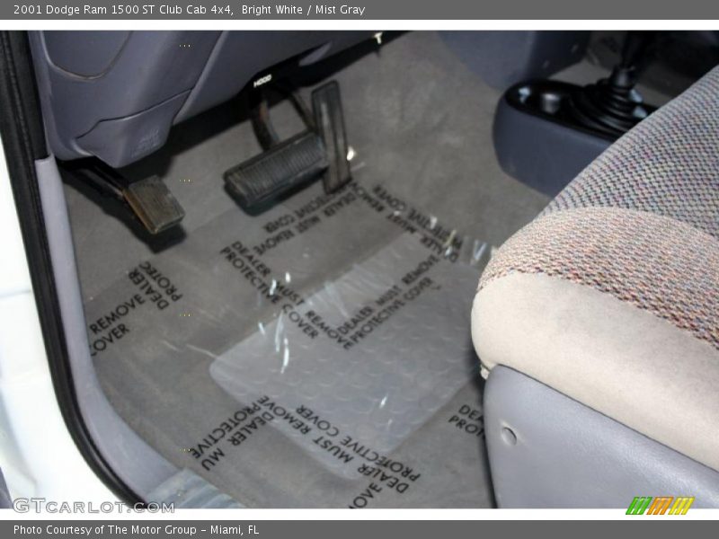 Bright White / Mist Gray 2001 Dodge Ram 1500 ST Club Cab 4x4