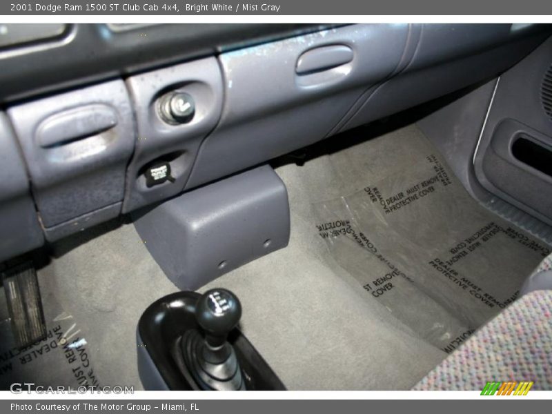 Bright White / Mist Gray 2001 Dodge Ram 1500 ST Club Cab 4x4