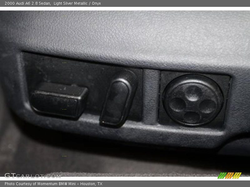 Light Silver Metallic / Onyx 2000 Audi A6 2.8 Sedan