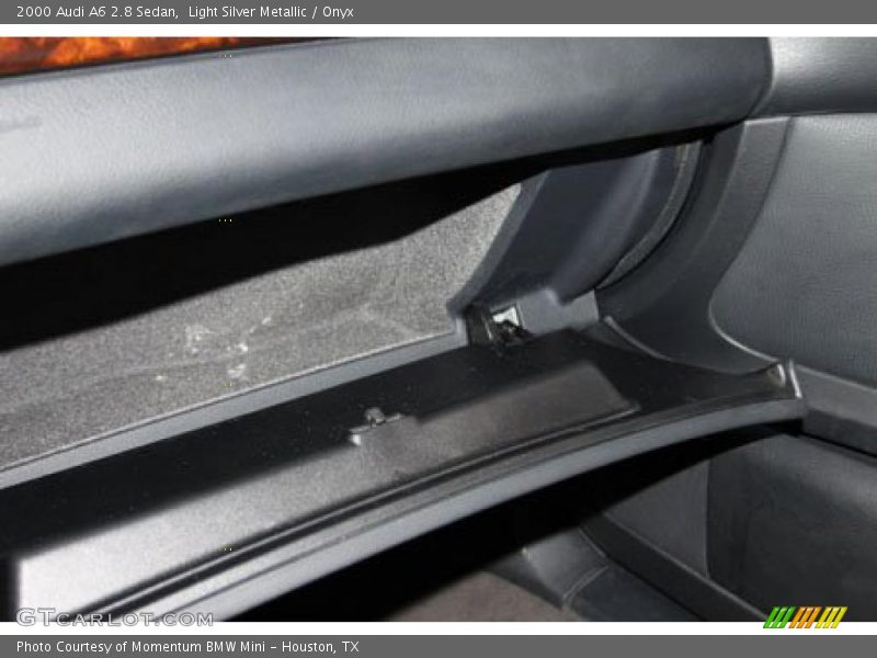 Light Silver Metallic / Onyx 2000 Audi A6 2.8 Sedan