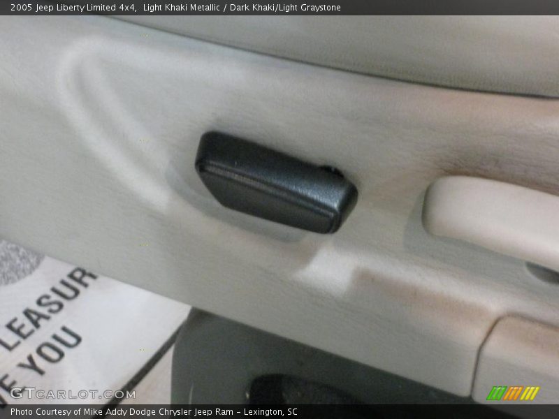 Light Khaki Metallic / Dark Khaki/Light Graystone 2005 Jeep Liberty Limited 4x4