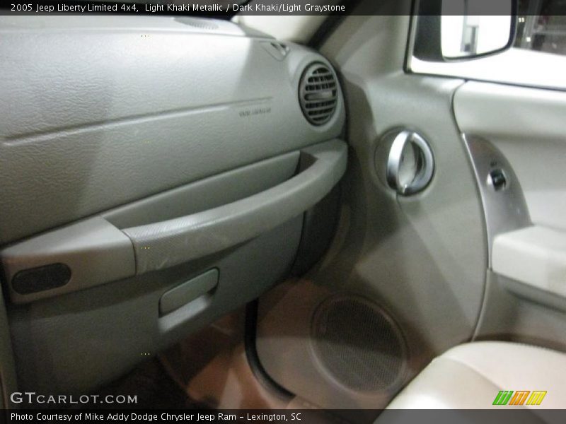 Light Khaki Metallic / Dark Khaki/Light Graystone 2005 Jeep Liberty Limited 4x4