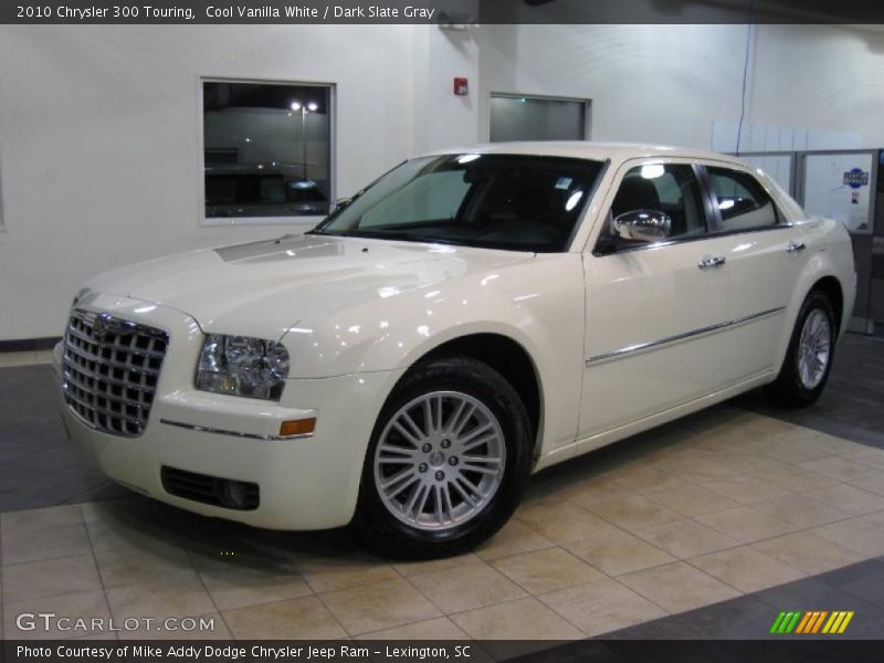 Cool Vanilla White / Dark Slate Gray 2010 Chrysler 300 Touring