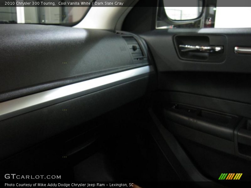 Cool Vanilla White / Dark Slate Gray 2010 Chrysler 300 Touring