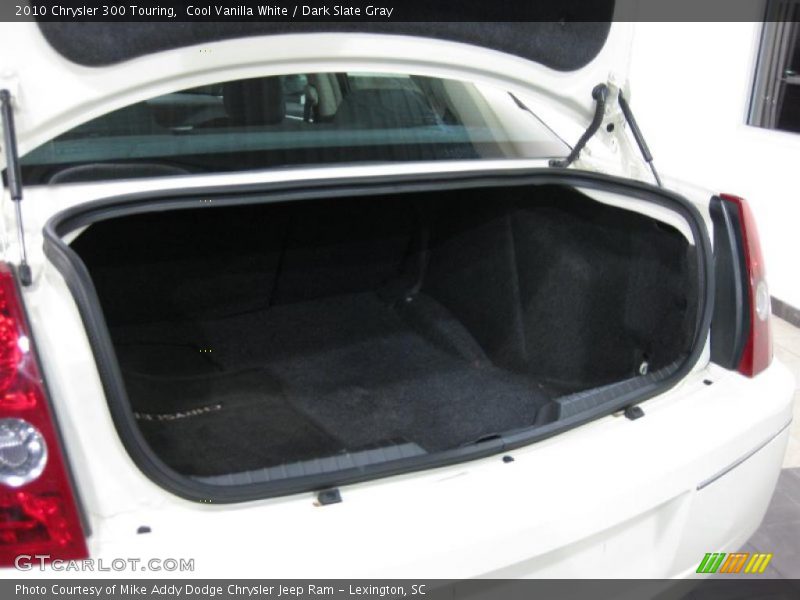 Cool Vanilla White / Dark Slate Gray 2010 Chrysler 300 Touring