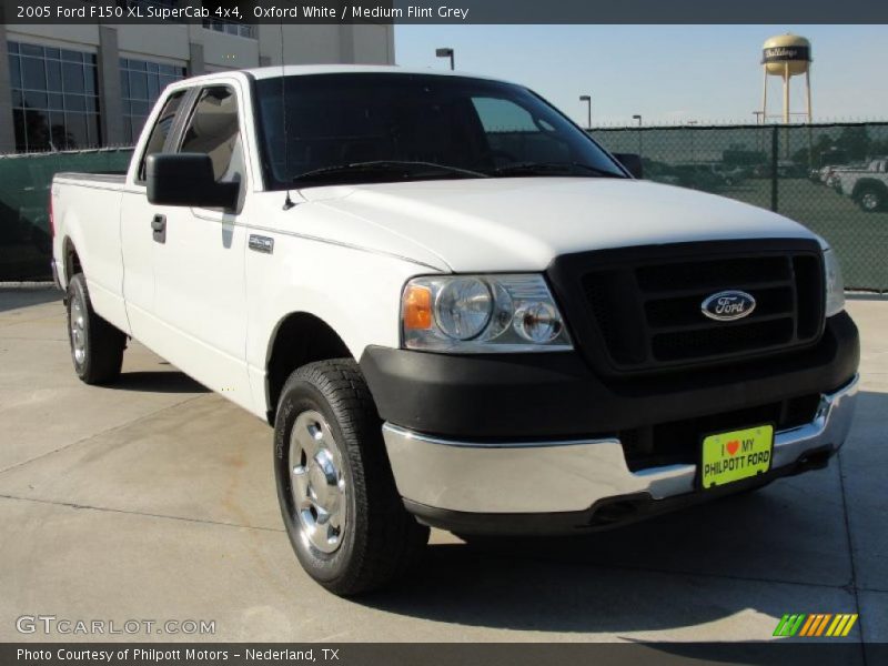 Front 3/4 View of 2005 F150 XL SuperCab 4x4