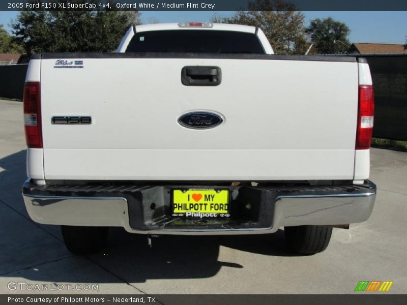 Oxford White / Medium Flint Grey 2005 Ford F150 XL SuperCab 4x4