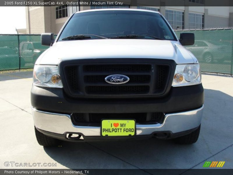 Oxford White / Medium Flint Grey 2005 Ford F150 XL SuperCab 4x4
