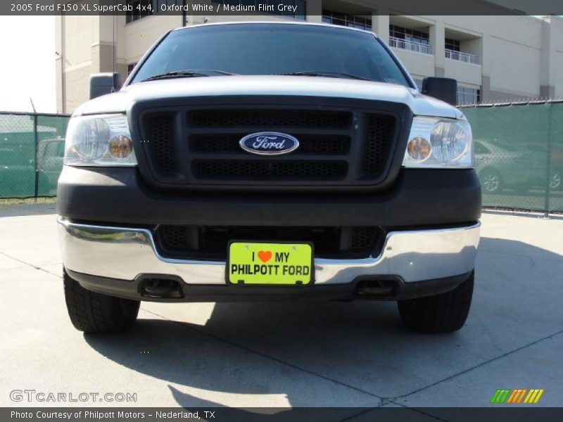 Oxford White / Medium Flint Grey 2005 Ford F150 XL SuperCab 4x4