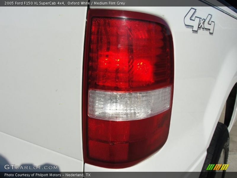 Oxford White / Medium Flint Grey 2005 Ford F150 XL SuperCab 4x4