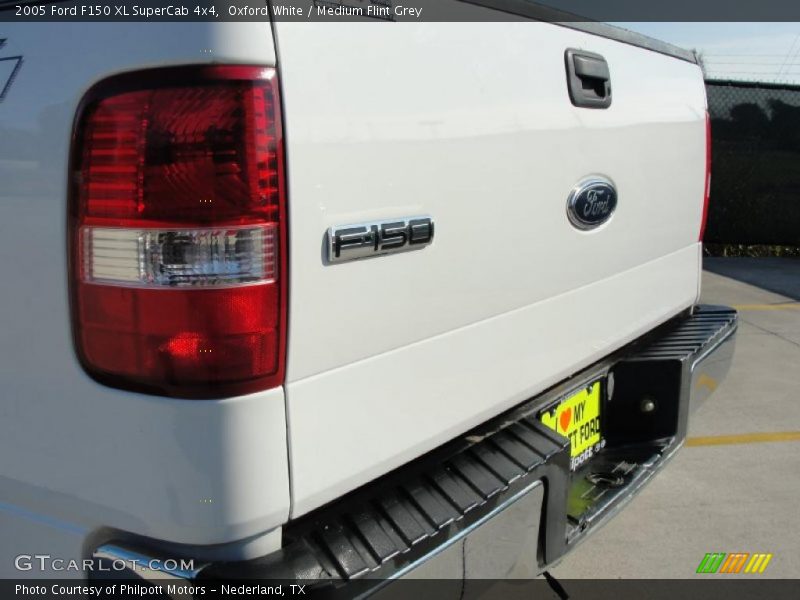 Oxford White / Medium Flint Grey 2005 Ford F150 XL SuperCab 4x4