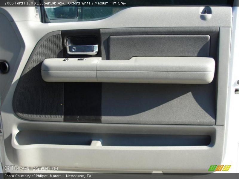Oxford White / Medium Flint Grey 2005 Ford F150 XL SuperCab 4x4