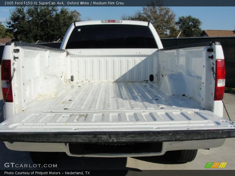 Oxford White / Medium Flint Grey 2005 Ford F150 XL SuperCab 4x4
