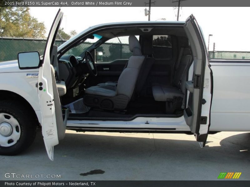 Oxford White / Medium Flint Grey 2005 Ford F150 XL SuperCab 4x4