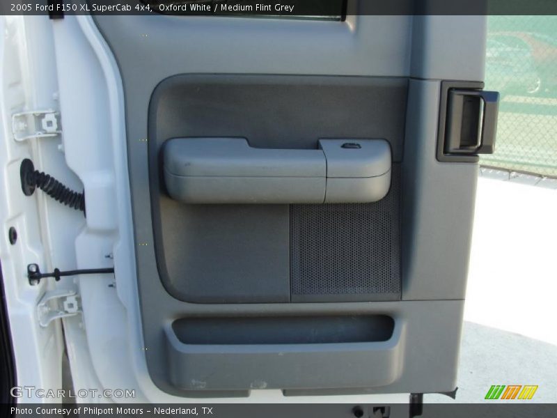 Oxford White / Medium Flint Grey 2005 Ford F150 XL SuperCab 4x4