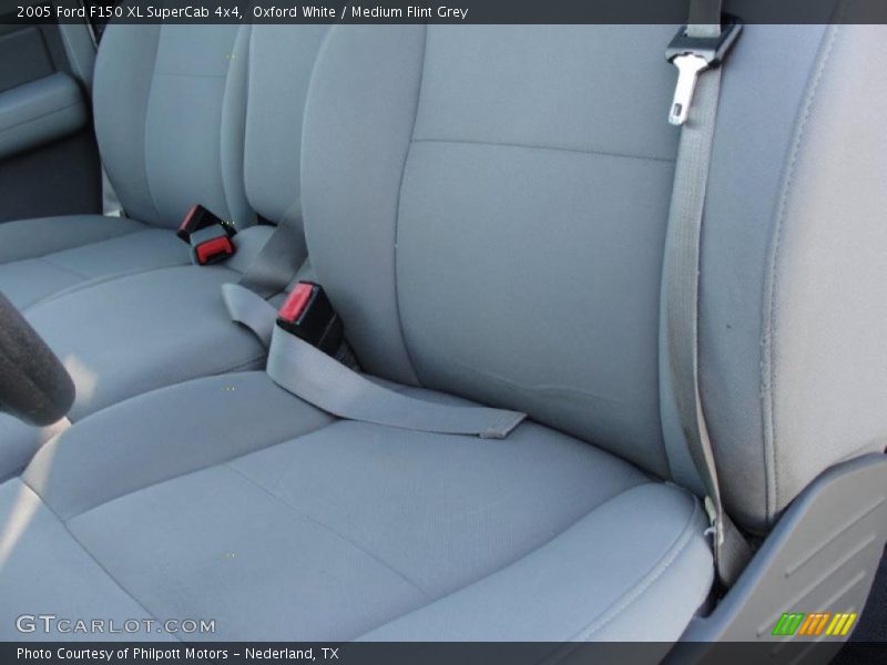 Oxford White / Medium Flint Grey 2005 Ford F150 XL SuperCab 4x4