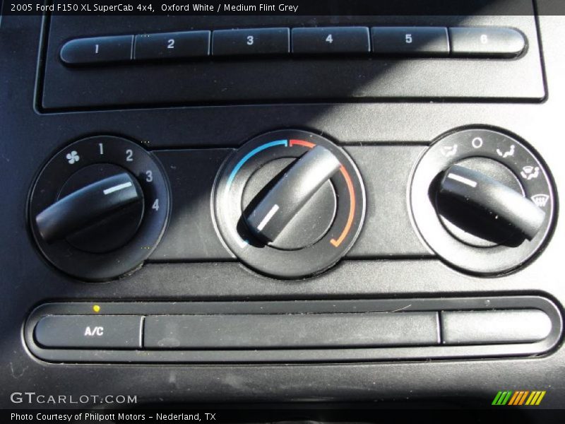 Controls of 2005 F150 XL SuperCab 4x4