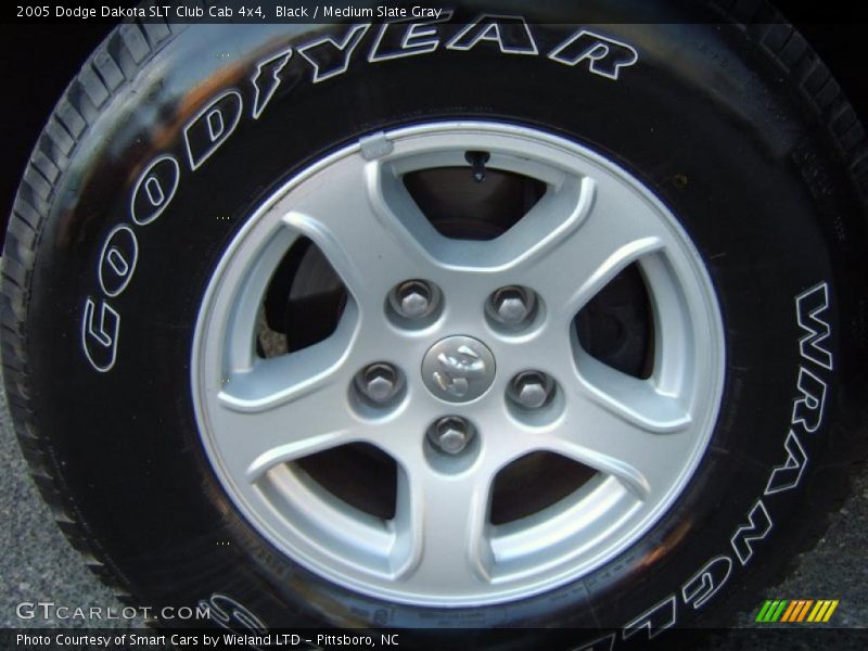 Black / Medium Slate Gray 2005 Dodge Dakota SLT Club Cab 4x4