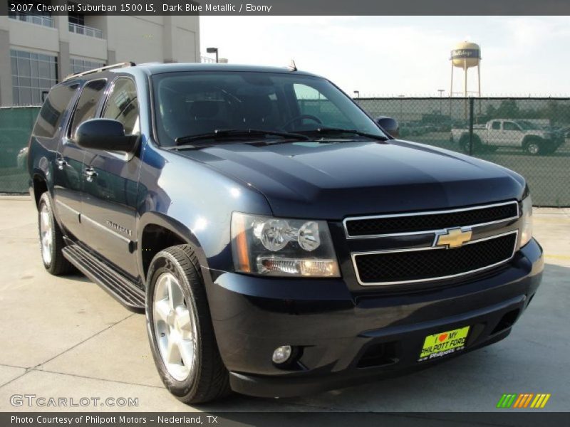 Front 3/4 View of 2007 Suburban 1500 LS