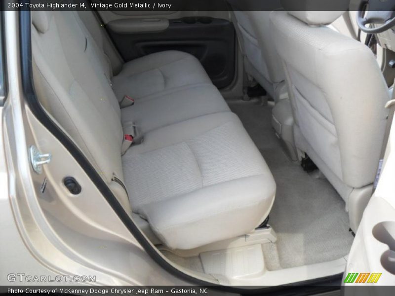 Vintage Gold Metallic / Ivory 2004 Toyota Highlander I4