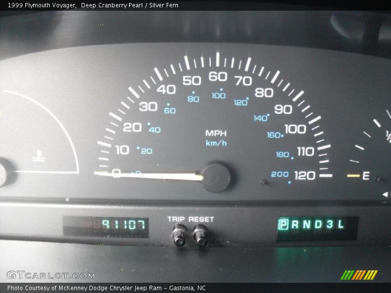 Deep Cranberry Pearl / Silver Fern 1999 Plymouth Voyager