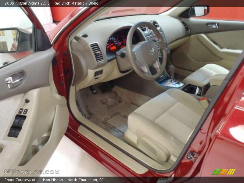 Red Brick Metallic / Blond 2009 Nissan Altima 2.5 S