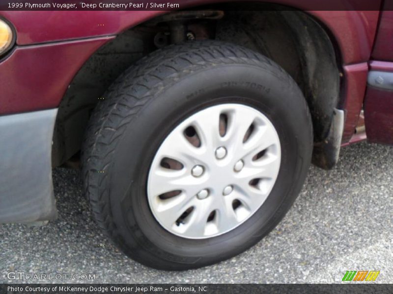 Deep Cranberry Pearl / Silver Fern 1999 Plymouth Voyager