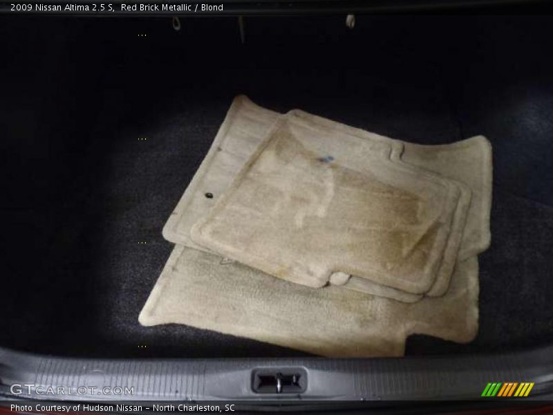 Red Brick Metallic / Blond 2009 Nissan Altima 2.5 S