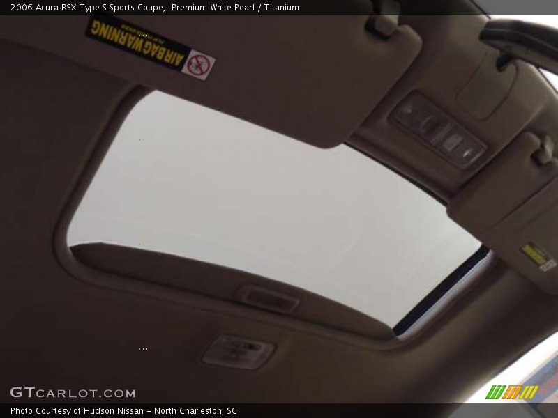 Sunroof of 2006 RSX Type S Sports Coupe